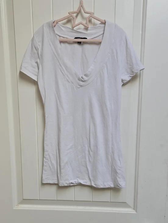 Ambiance Classic White Deep V-Neck Youth Women Tee Medium - Picture 1 of 3